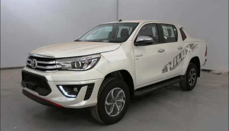 buy-toyota-hilux-car-on-easy-way-of-installments-big-0