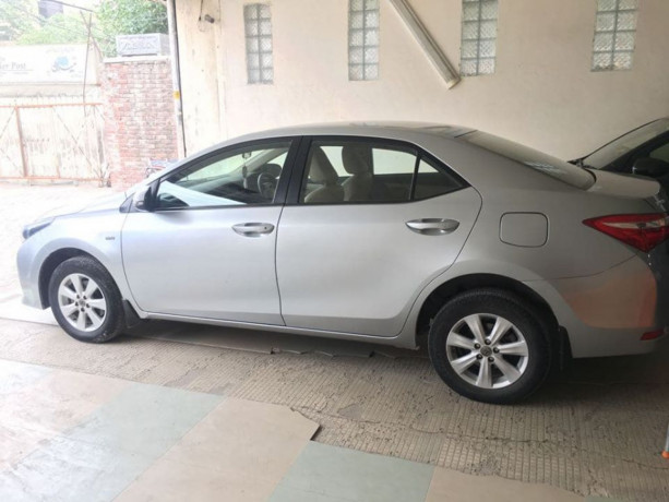 toyota-corolla-gli-on-easy-monthly-installments-big-3