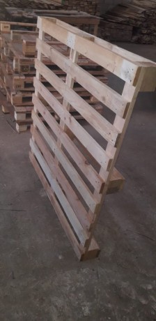 wooden-and-plastic-pallets-big-0