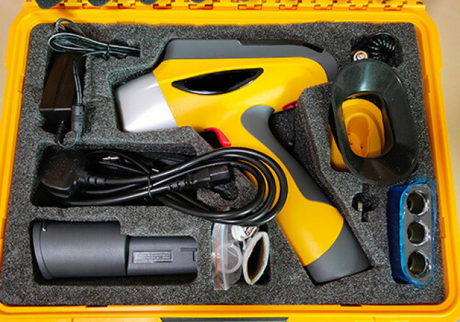 handheld-xrf-analyzer-for-minerals-precision-metals-and-alloy-big-1