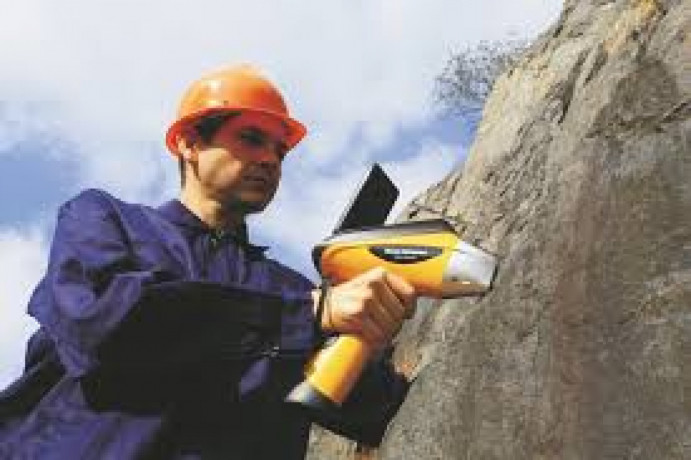 handheld-xrf-analyzer-for-minerals-precision-metals-and-alloy-big-3